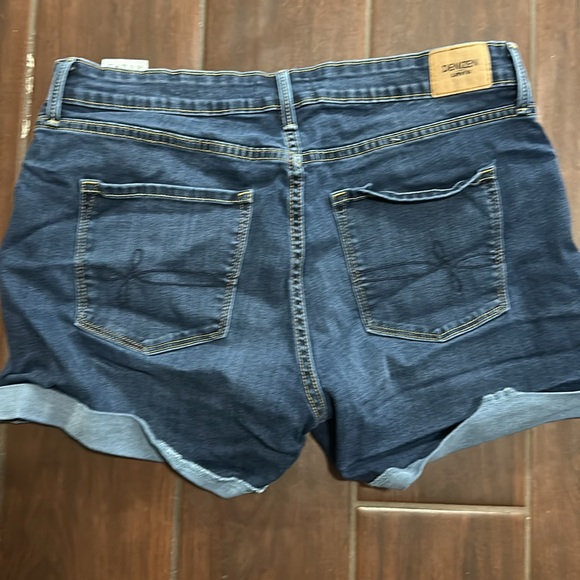 Denizen Levi Shorts - Picture 3 of 3